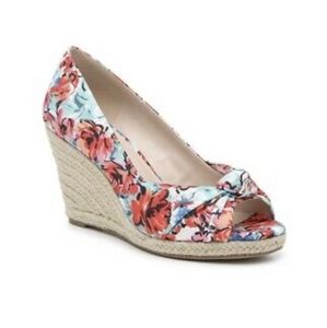 NWOT KELLY& KATIE Ivala Espadrille Wedge Sandal Size 8.5 Watercolor Flower Print